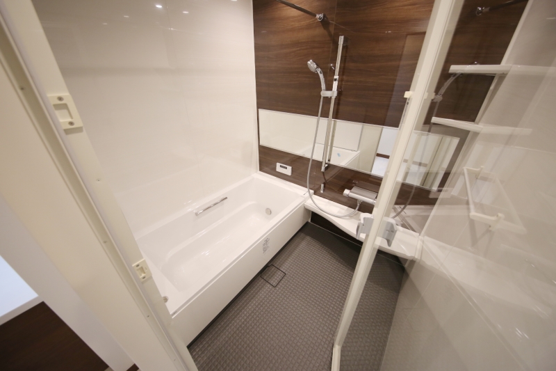 バス・シャワールーム　追焚き・浴室乾燥機付のバスルーム