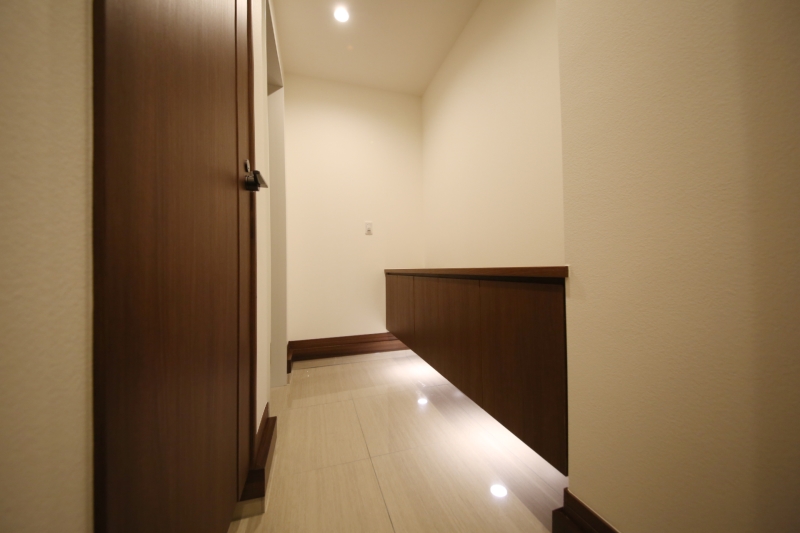 玄関　シューズボックス付きの玄関