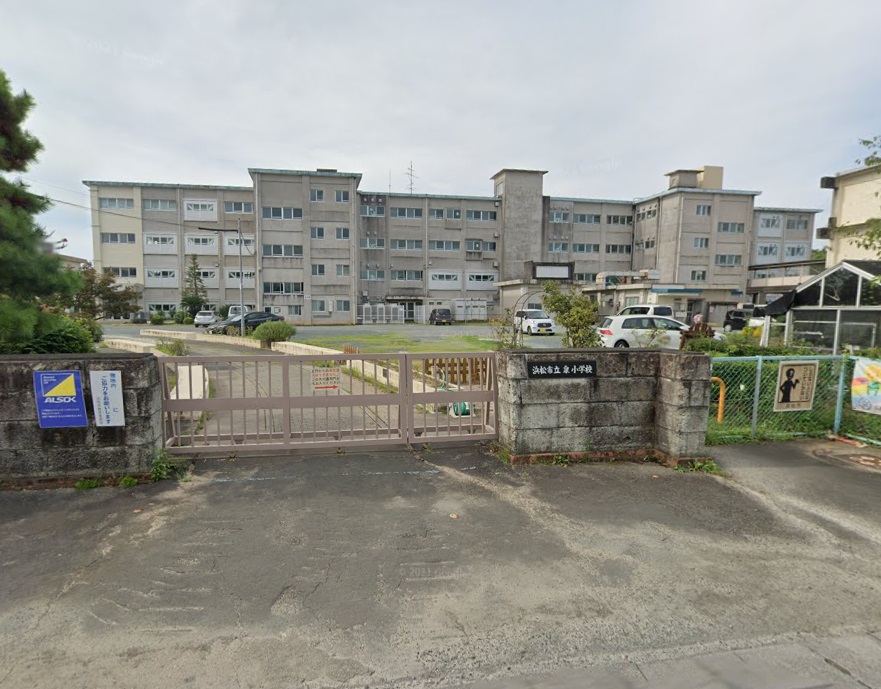 小学校　浜松市立泉小学校（小学校）まで695m