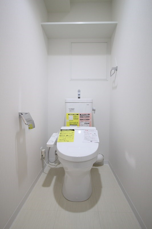 トイレ　温水洗浄機能付便座