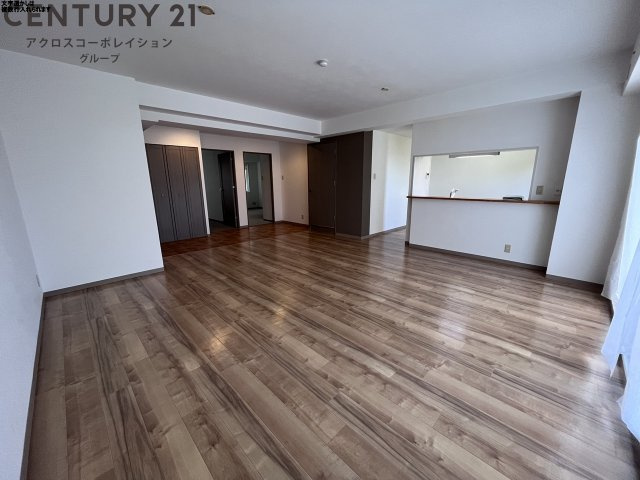 居室・リビング　22帖の広いリビングです♪