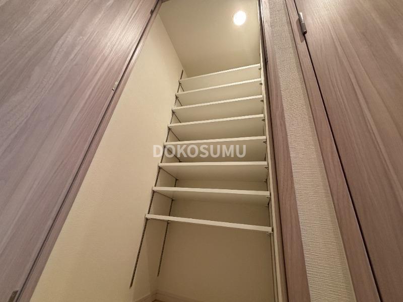 玄関　住まいの顔として相応しい、気品とゆとりのあるエントランス。