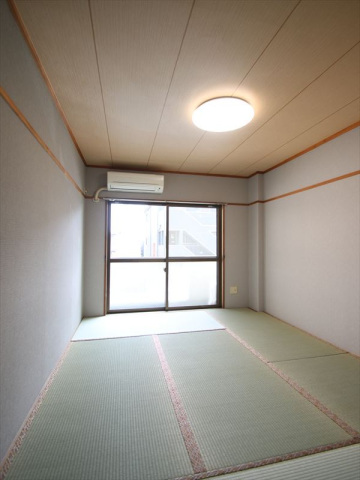 その他部屋・スペース　6帖和室　南向きで明るいお部屋