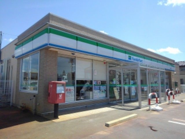 コンビニ　ファミリーマート燕大曲店（コンビニ）まで1400m