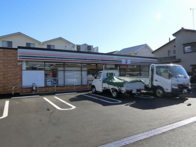 コンビニ　セブンイレブン（コンビニ）まで560m