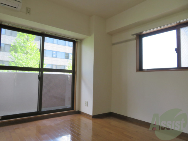 居室・リビング　陽の光が差し込む明るいお部屋は気持ちが良いですね。
