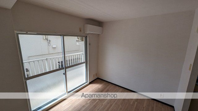 広島電鉄宮島線 楽々園駅 徒歩13分 3階建 築38年の居間写真