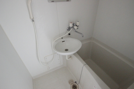 バス・シャワールーム　※別部屋の写真です。現況を優先します。
