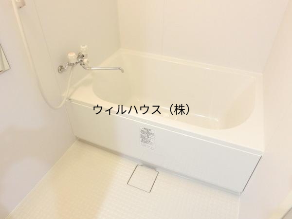 バス・シャワールーム　浴室乾燥機、追い焚き機能付きバス！