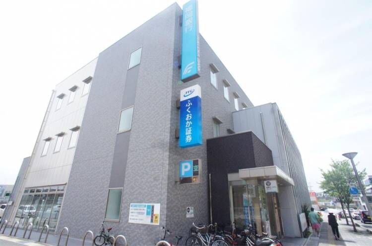銀行　福岡銀行千早支店（銀行）まで2474m