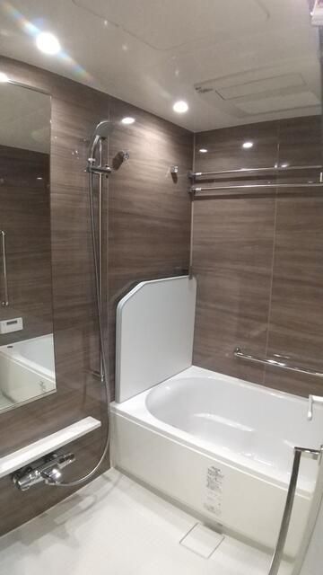 バス・シャワールーム　写真は同タイプ住居です。