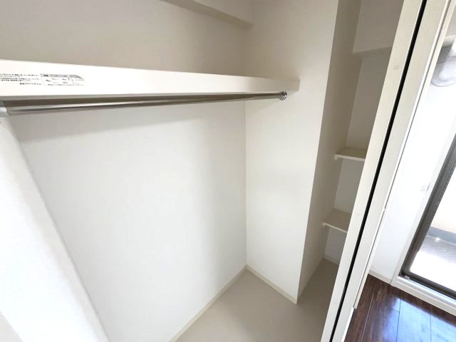 収納　写真は、他部屋の反転間取りとなっております。