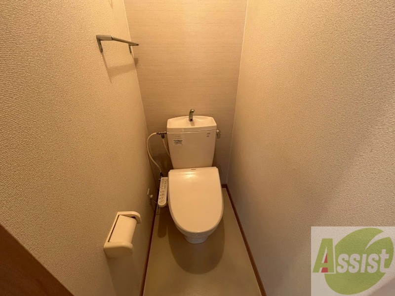 トイレ　こちらはトイレです。清潔感があり、安心して使用できます。