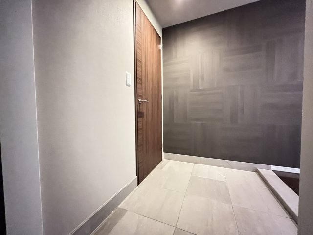 玄関　※別部屋参考写真