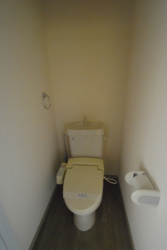 トイレ　ウォシュレット付き