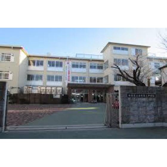 中学校　板橋区立赤塚第三中学校（中学校）まで732m