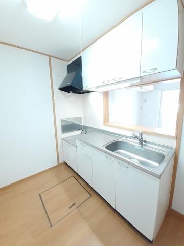 キッチン　※同タイプ部屋の写真です。