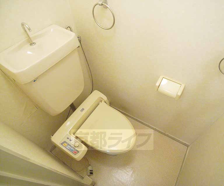 トイレ　ウォシュレット付きのトイレです。