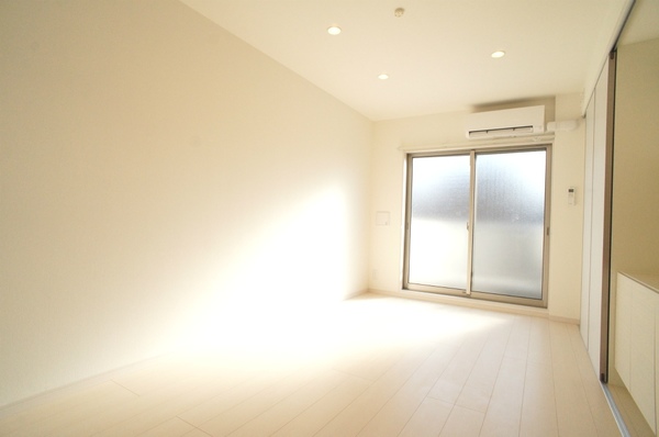 居室・リビング　「南西向きのお部屋です」