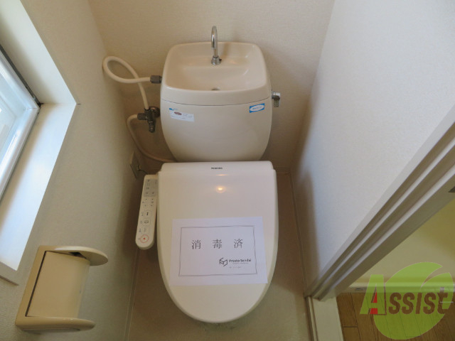 トイレ　トイレはこちらウォッシュレット付きになりますよ。