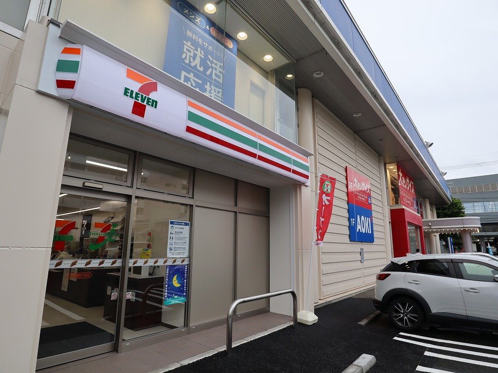 コンビニ　セブンイレブン（コンビニ）まで30m
