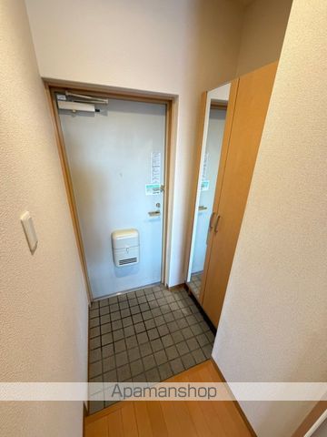 ＪＲ東海道本線 浜松駅 バス乗車時間：21分 最寄りバス停で下車 徒歩7分 6階建 築19年の玄関写真