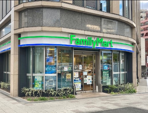 コンビニ　ファミリーマート西五反田二丁目店（コンビニ）まで63m