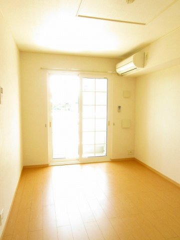 カーサ・中野 B棟の居間写真