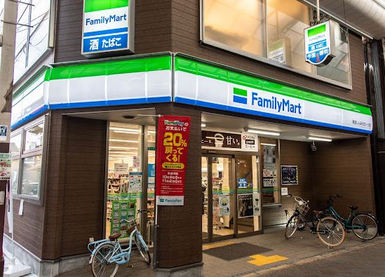 コンビニ　ファミリーマート 東成しんみちロード店（コンビニ）まで180m