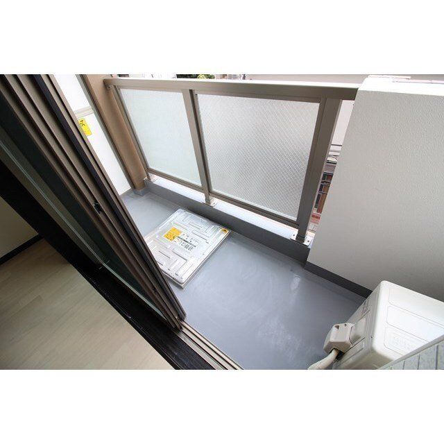バルコニー　※同タイプの別のお部屋です。