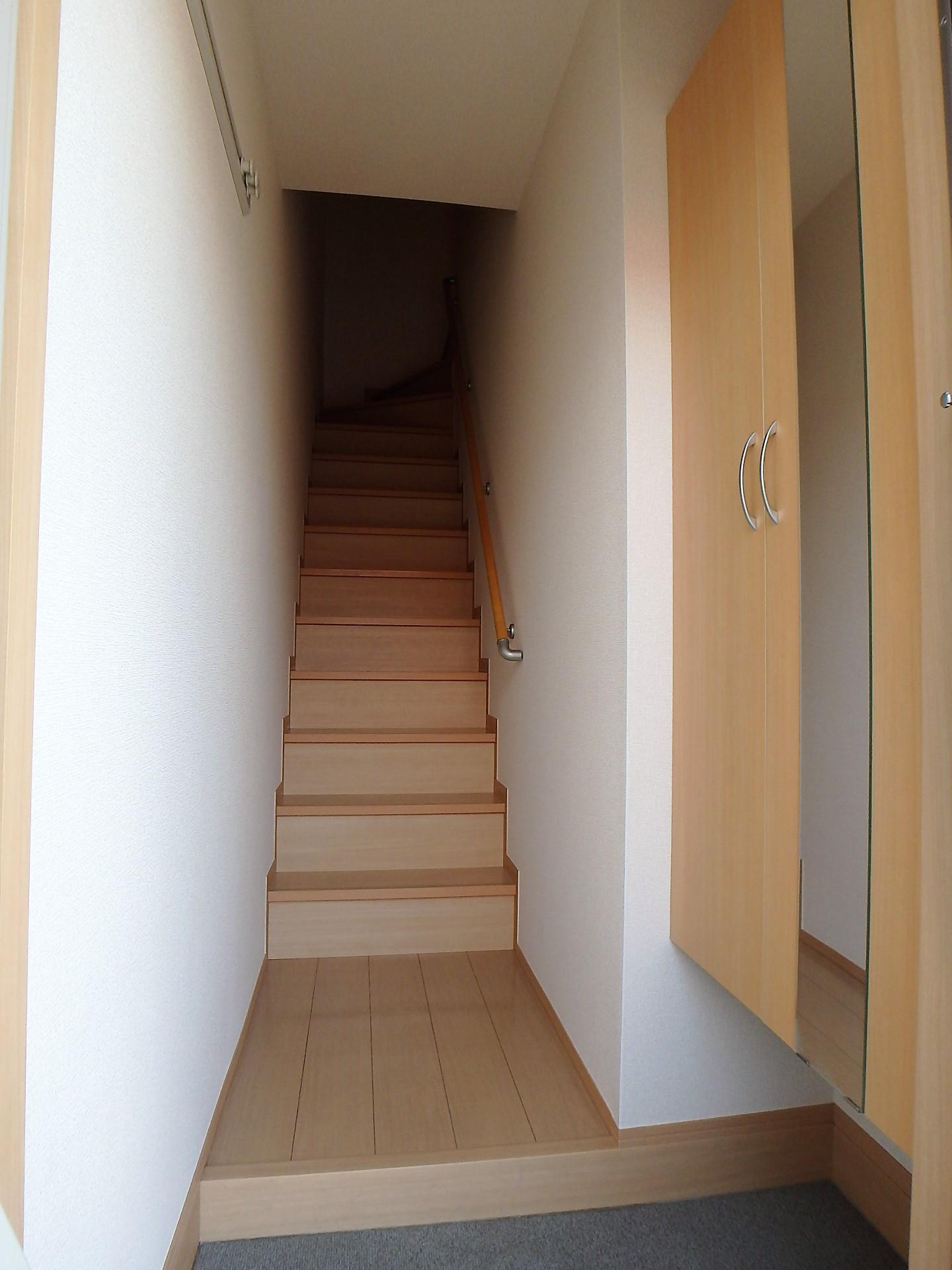 玄関　同タイプの別部屋室内