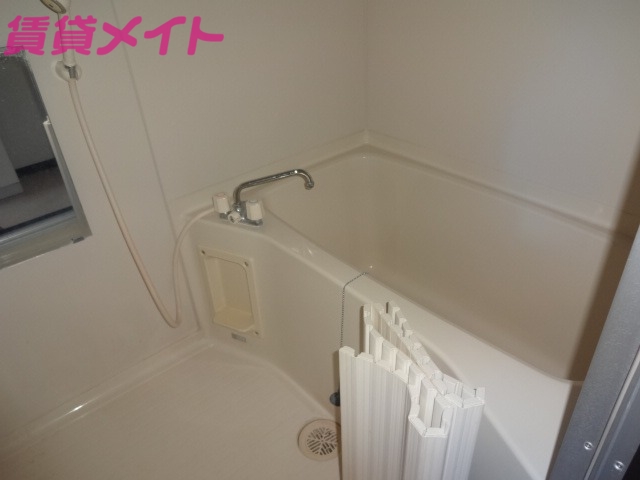 バス・シャワールーム　バス同型参考写真
