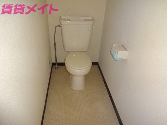 トイレ　トイレ同型参考写真