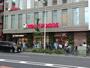 スーパー　ヨークフーズ王子店（スーパー）まで302m