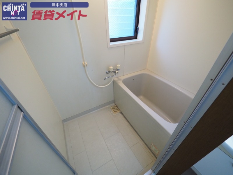 バス・シャワールーム　別部屋反転画像参考