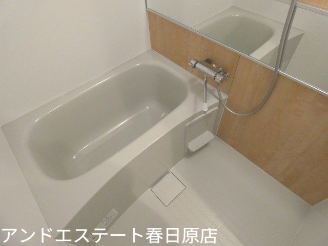 バス・シャワールーム　ワイドな浴槽