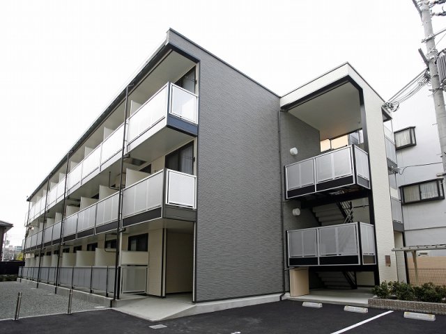 レオパレスNEW BROADの外観写真