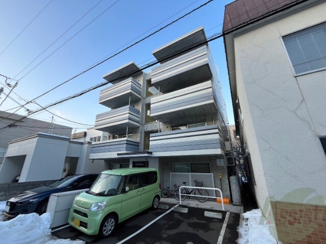 建物外観　札幌市東区北１８条東「Ｅ－ＳＴＥＬＬＡ．」
