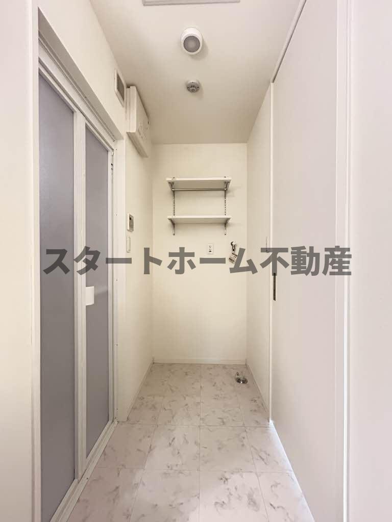 洗面設備　明るい洗面所です