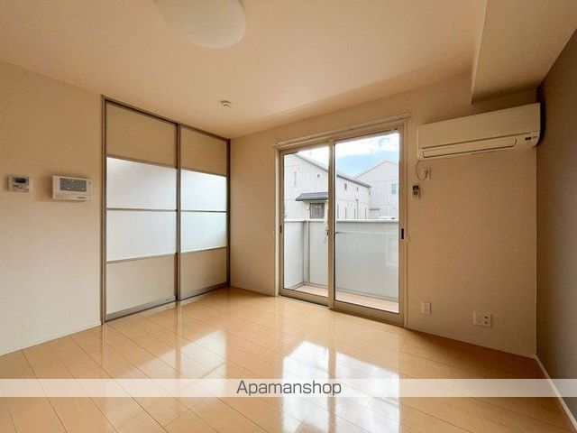 シャルマンコート豊中の居間写真