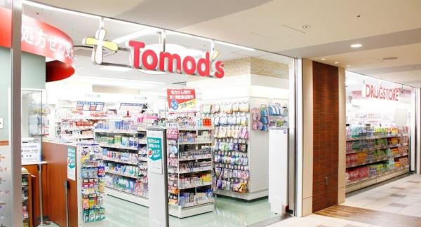 ドラックストア　トモズアコルデ代々木上原店（ドラッグストア）まで193m