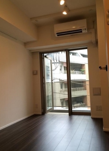 居室・リビング　他部屋参考写真です。