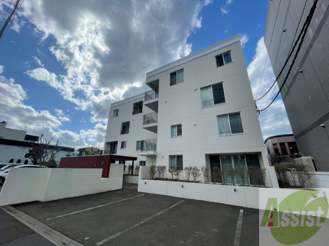 建物外観　札幌市北区北２４条西「エミアス」