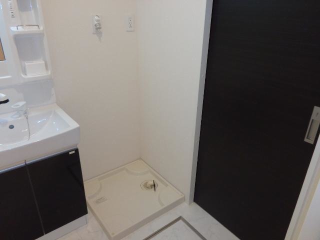 洗面設備　ゆったりとスペースのある洗面所