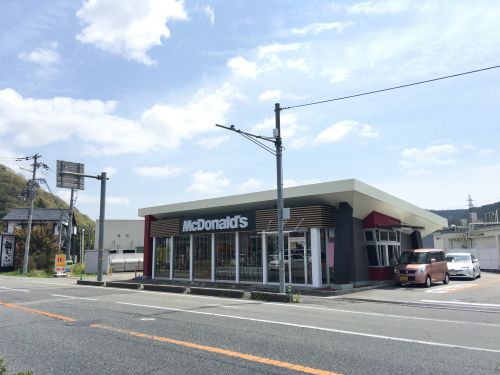 飲食店　マクドナルド 篠山店（飲食店）まで392m