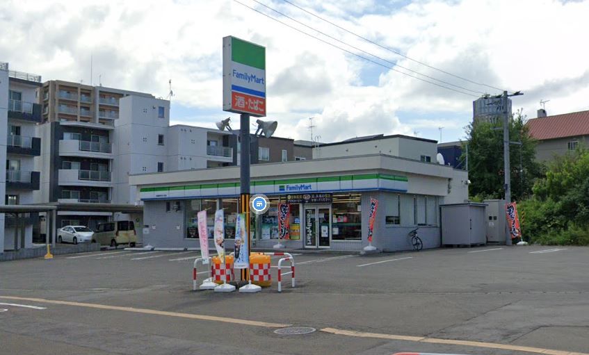 コンビニ　ファミリーマート札幌厚別中央4条店（コンビニ）まで522m