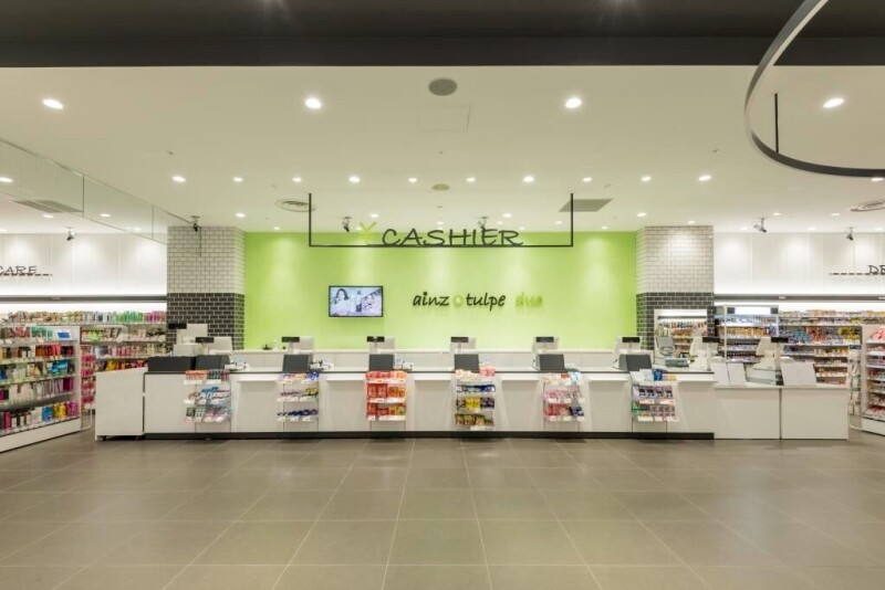 ドラックストア　アインズ＆トルペ新さっぽろデュオ店（ドラッグストア）まで730m