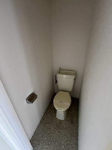 トイレ　落ち着いた色調のトイレです