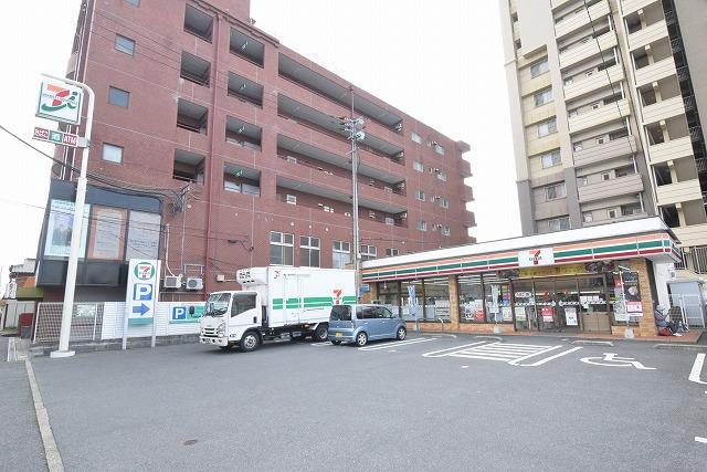 コンビニ　セブンイレブン（コンビニ）まで450m