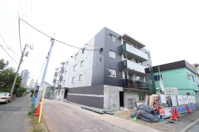 建物外観　４階建て♪